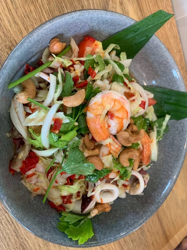 ยำรวมมิตรทะเลรสจัดจ้าน